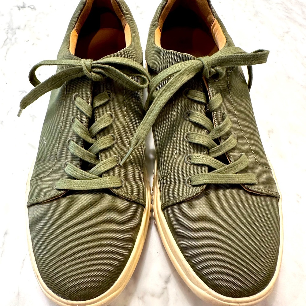 Vince Camuto men’s sneakers. size 8.